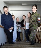 Kuvassa vas. Viljami Hoffren, Anna Saarela, Heli Haapaniemi, Aaron Pakarinen, Suvi Saarela ja Friida Lahtivirta. Kuvasta puuttuu Elisa Mustanoja, joka ei päässyt paikalle.